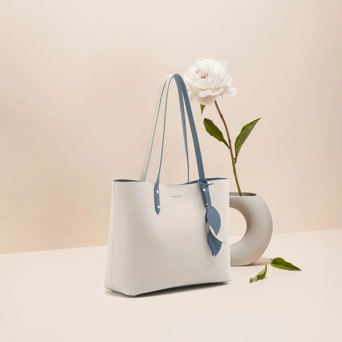 Sac Cabas en Cuir Véritable avec Grand Volume - Confort et Élégance Les paniers et Cabas de Sophie